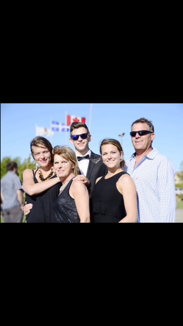 LeblancMeggie's tweet photo. Bonne fête des mères à la meilleure des mamans... La mienne❤️ tes 3monstres t'aiment fort xxxx https://t.co/3zup3kbFpB
