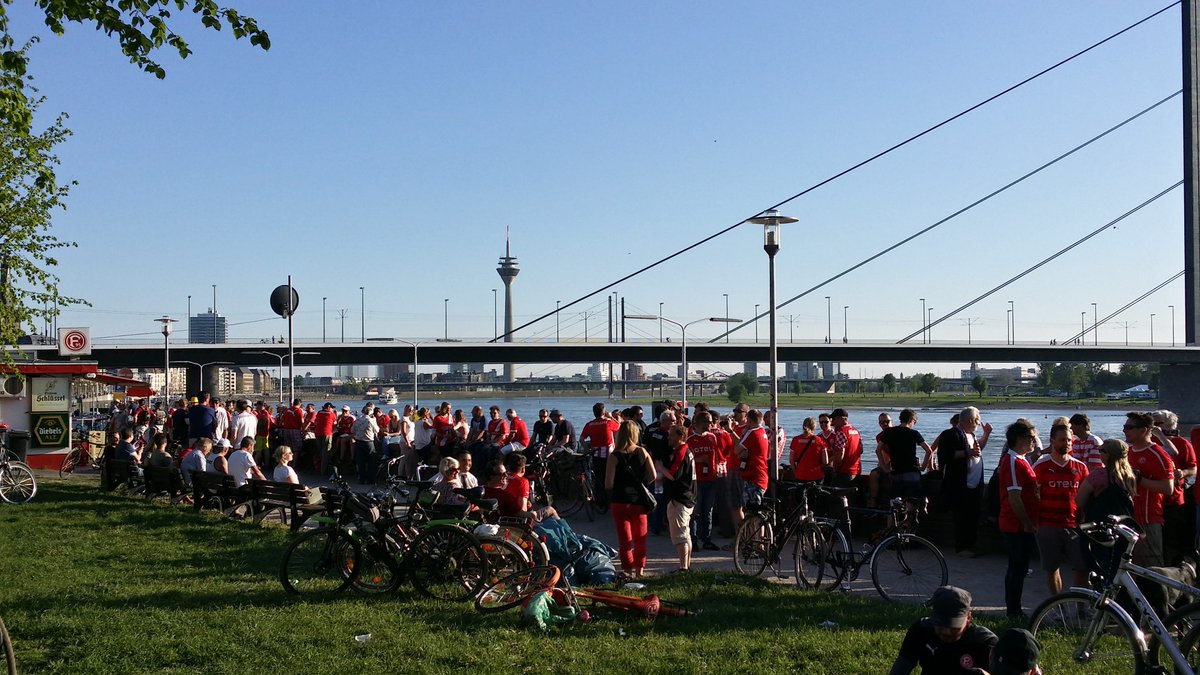 Medienfreundin's tweet photo. #Düsseldorf ist eine erleichterte Stadt... :D #F95 #F95FSV @Altbier
#FortunaBüdchen #FortunaWetter https://t.co/qFeKgp2F3t