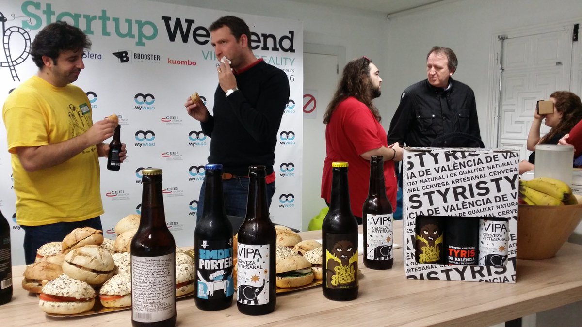 swValencia's tweet photo. Network final #SWvalencia en #coSferaVLC @BBooster_org. Gracias @CervezaTyris #VirtualReality https://t.co/EkqHDKNblb
