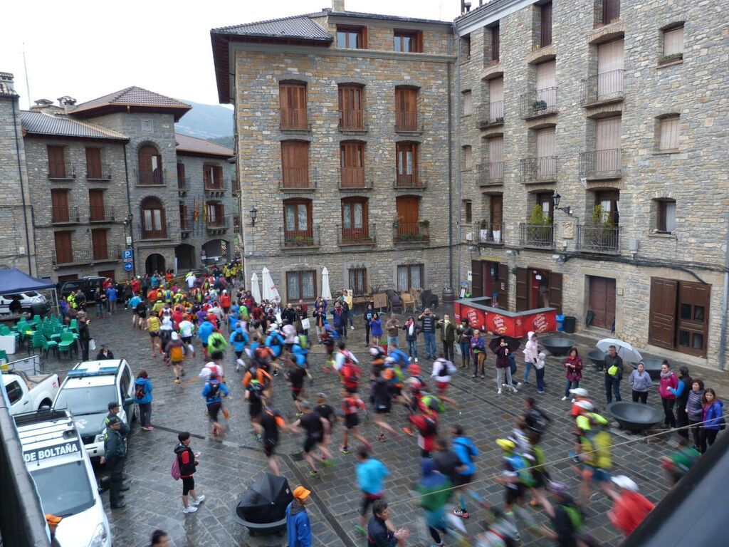 Mikel Etxeberria y Neus Peiro vencedores absolutos del trail “O Viento Rondador” …aspirenaicastrangoworld.wordpress.com/2016/05/08/mik…