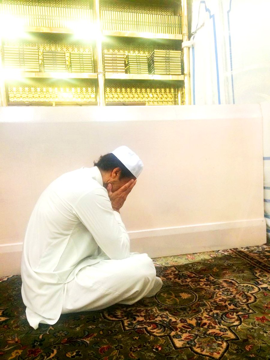 Imran Khan returns to Islamabad after performing Umrah. 
 He was accompanied by <a href="/AwnChaudry/">Awn Chaudry</a>