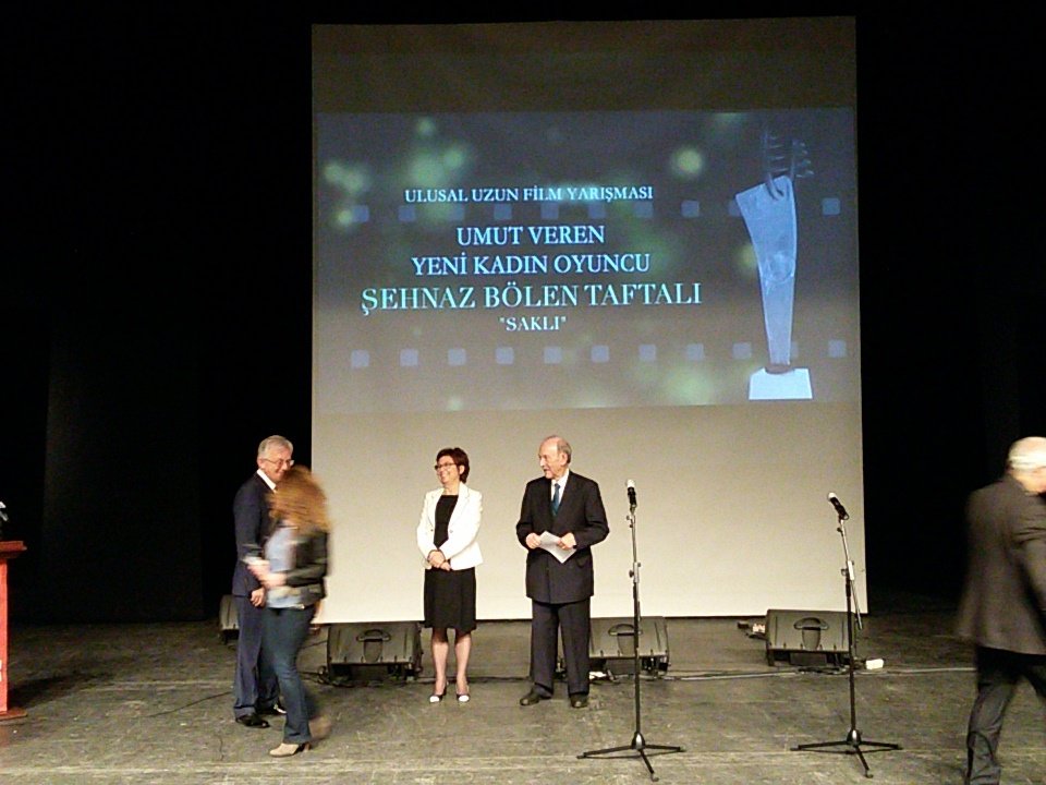 AnkaraUFF's tweet photo. #AUFF2016 Ulusal Uzun Yarışma "Umut Veren Yeni Kadın Oyuncu": Şehnaz Bölen Taftalı (Saklı) https://t.co/z4negodQnJ