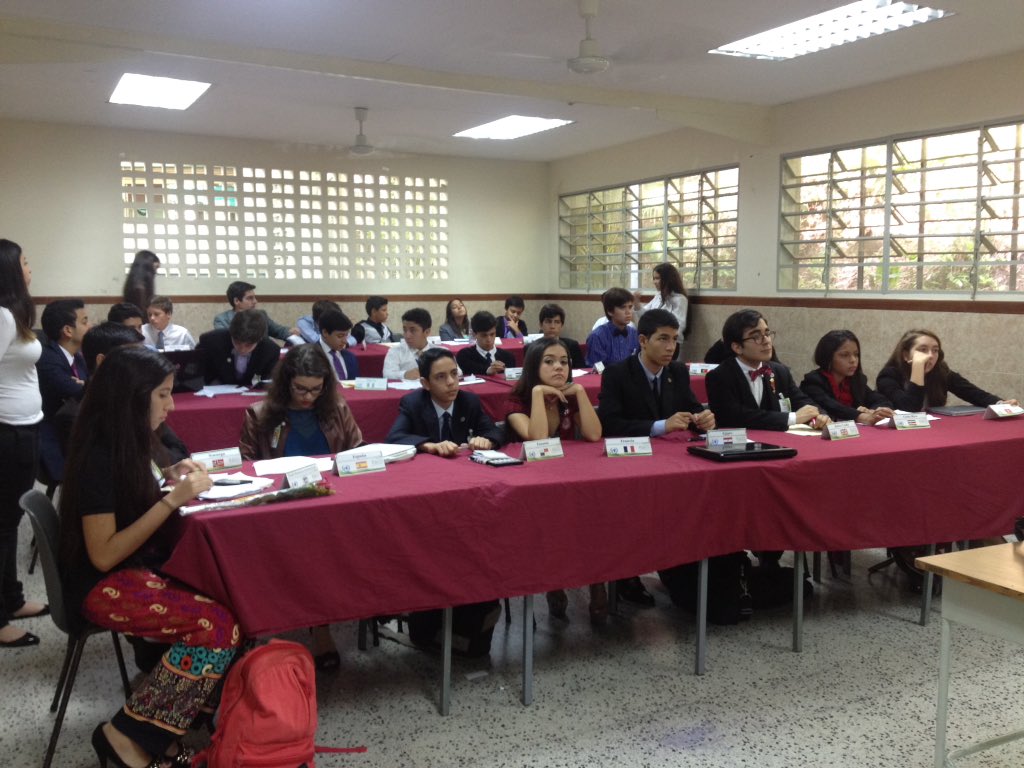 FLAMUN's tweet photo. Asamblea General, tercer día #flamun16 https://t.co/2tqJlY7k0D