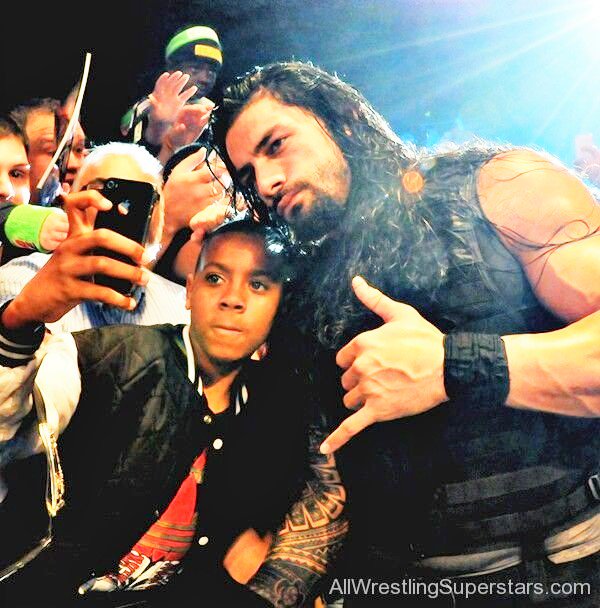 LeeshaNDessy's tweet photo. #Roman #USOS #MyAllegiance #2Roman #AndFamily @WWERomanReigns @romanreigns568 @Jimmy_USOWWE @JeyWWE @WWE_Dean_Ambros https://t.co/NH1DDHF8Rb