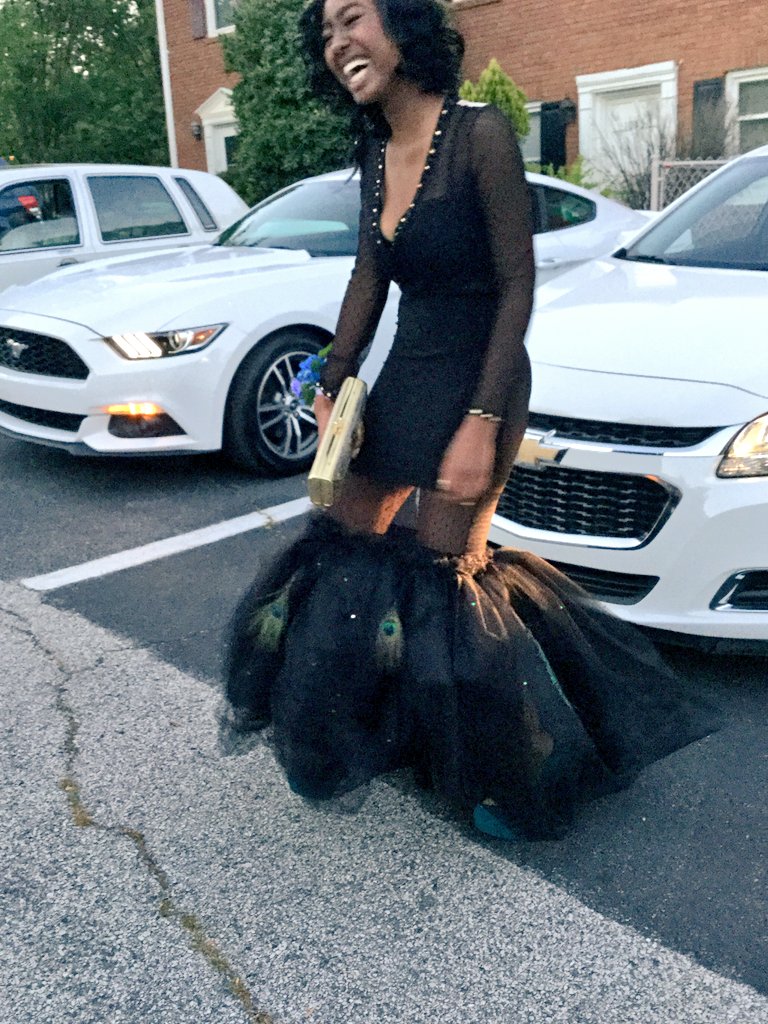 thereallionesss's tweet photo. Sumn Bout That Money When It Talk Back😏💸 #catchmydrip PROM👑💄👠 https://t.co/OP1l1jrfj0