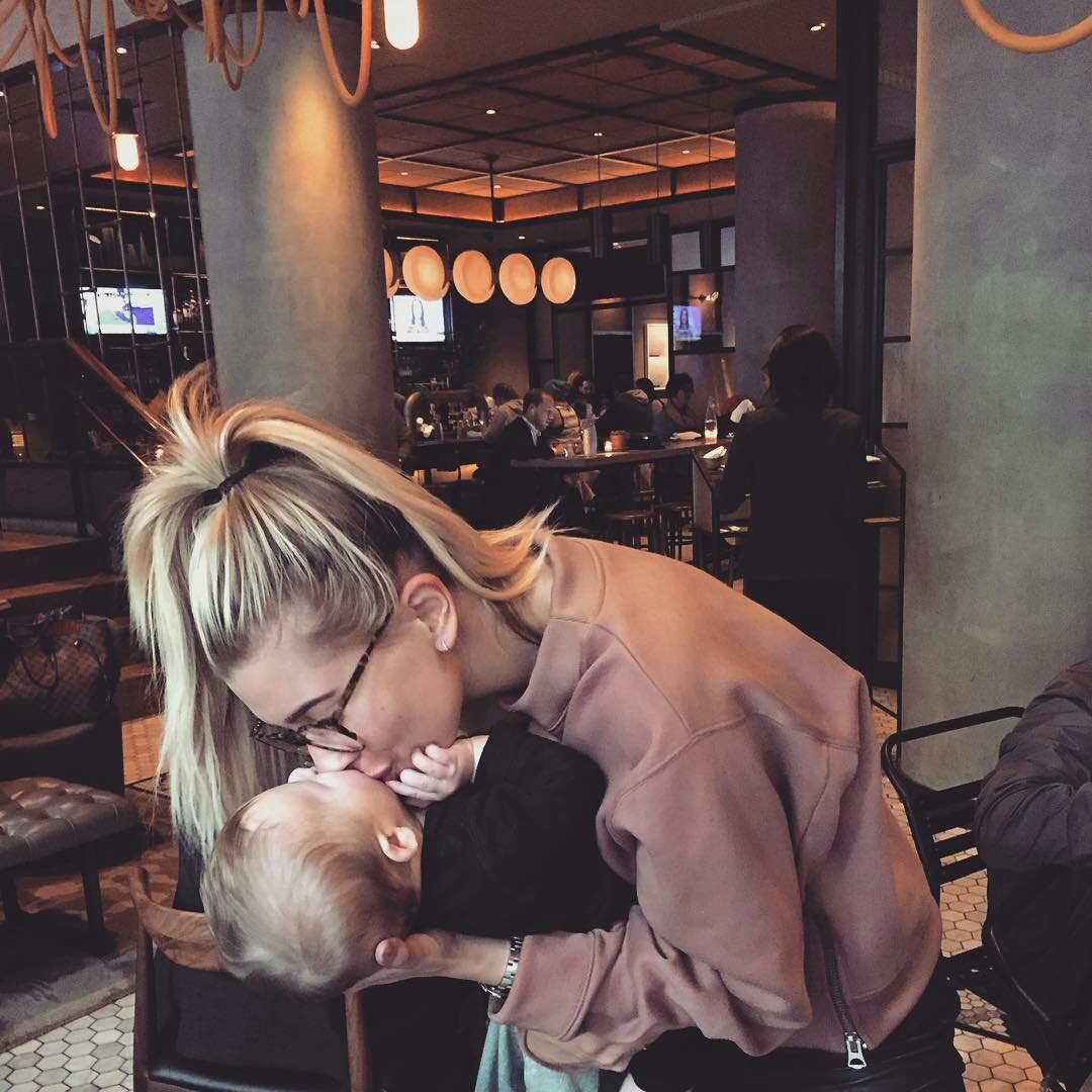megsdbieber's tweet photo. Até hoje não sei como o Harry e o Ryan deixam seus filhos uma uma tia louca dessa. @HarryStyles0269 @ryanbutss https://t.co/OLTX20cokE