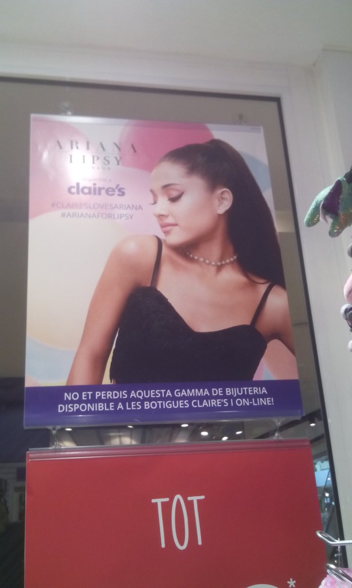 Ari_GrandeBCN's tweet photo. En la Claire's se vende la bisutería de la promocion de Ariana (Lipsy London). https://t.co/zilAW1aMci