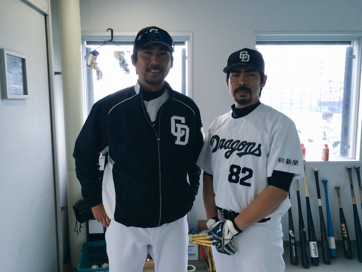 比嘉速人 小笠原ミニ大 No Twitter 似てるんだけど 違うんだよなぁ と言いつつも始球式では1番笑ってくれた小笠原監督 始球式前に撮って頂けた記念の１枚 と同時にミニ大のショボさが浮き彫りになる１枚でもある