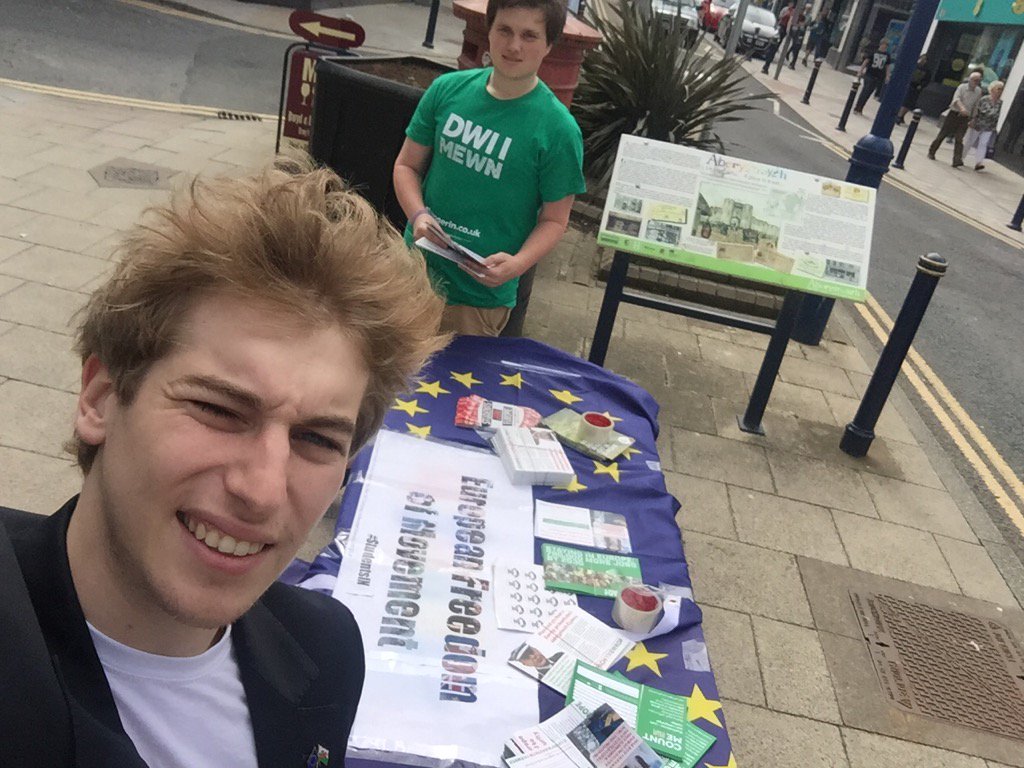 YEMWales's tweet photo. Leafleting today IN town #StrongerIn #studentsIn https://t.co/GokIQZaXpa