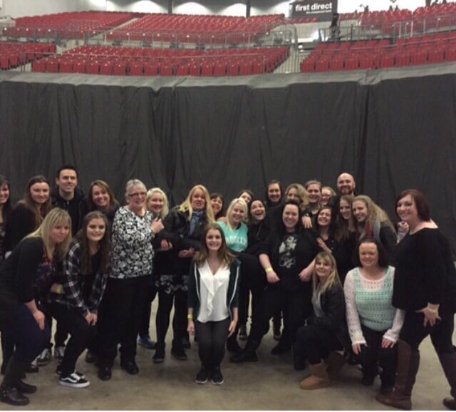 Catheri33297324's tweet photo. #RememberWhenTheScript Danny let me hold his feetππ #LeedsParade #groupphoto #NSWSTourMemories β #hehasnicefeet βΊοΈ https://t.co/9FjrAzG6Nz