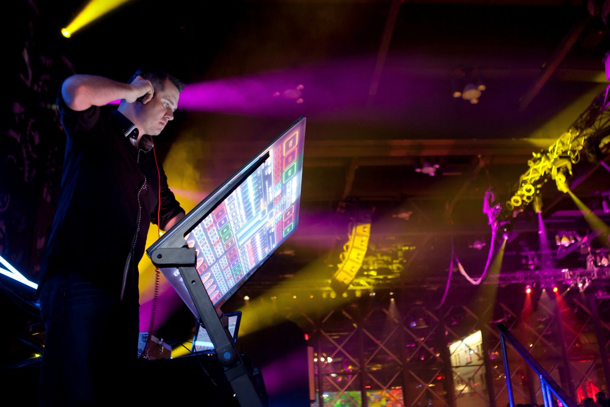 VirtualDJstar's tweet photo. Des souvenirs hauts en couleur! #wedding #brides #mariage #luxury #privateparty #honneymoon #dj #virtueldj #futur https://t.co/ksjrmY3OcB