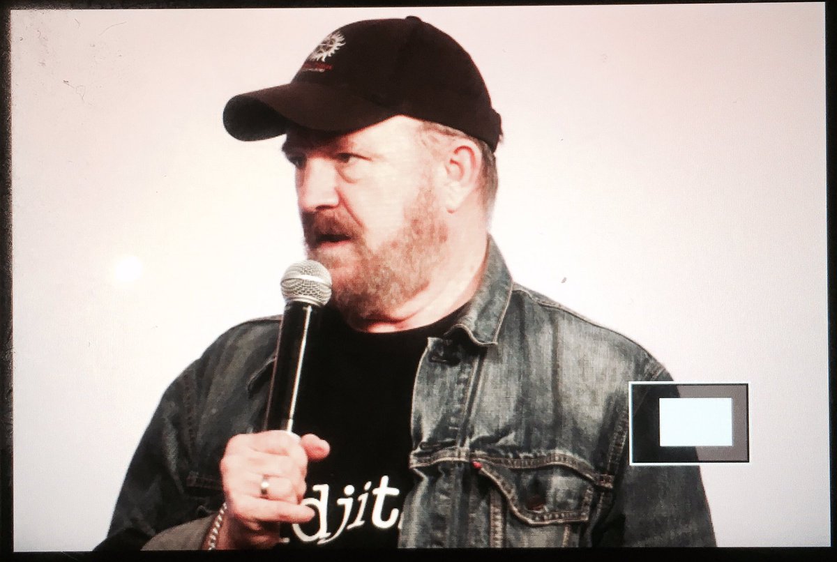 FangirlQuest's tweet photo. .@jumblejim on stage now! โค๏ธโค๏ธโค๏ธ #Asylum15 #Supernatural https://t.co/cMJxquEgsI
