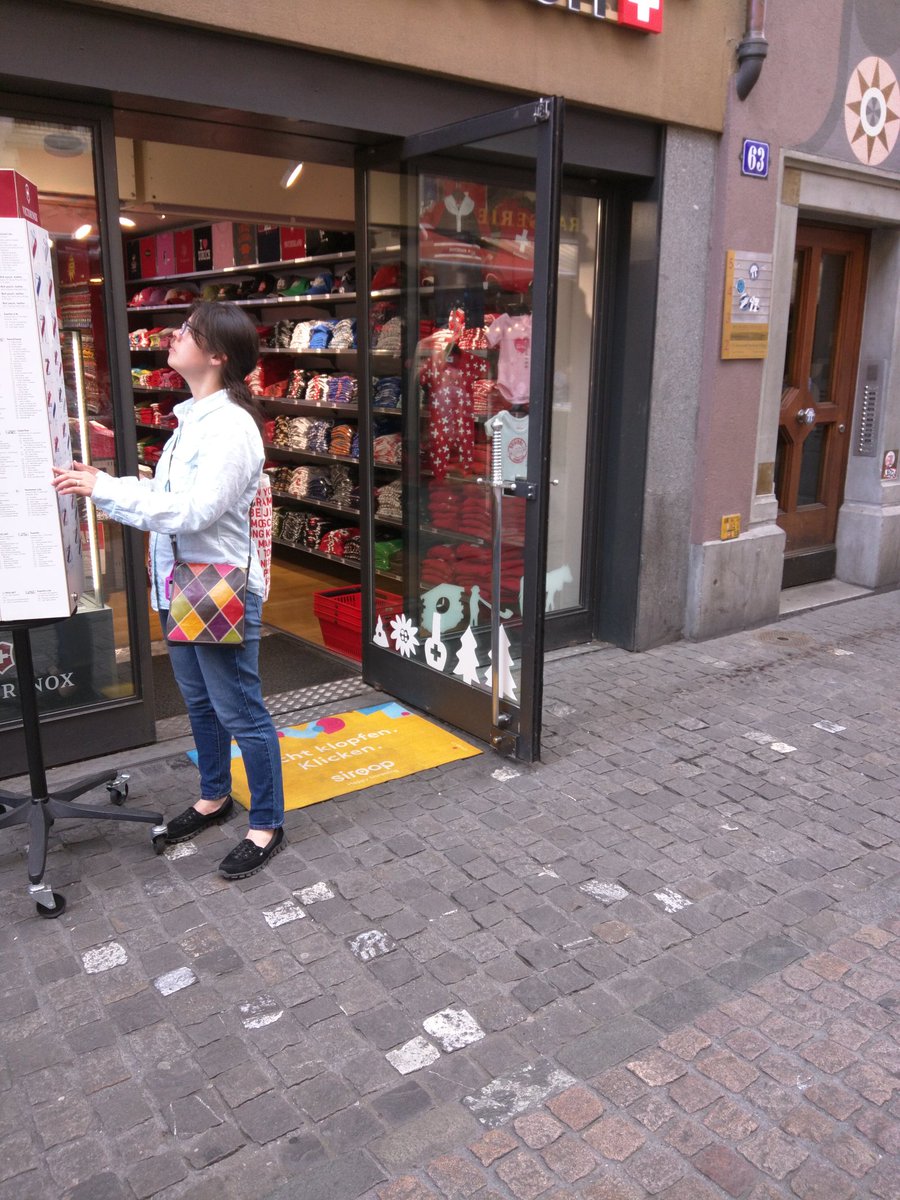 emazzotta's tweet photo. Den Shops gefällts, unsere Fussmatten bleiben liegen #whosyourlocal #siroop https://t.co/VBzpkuGSur