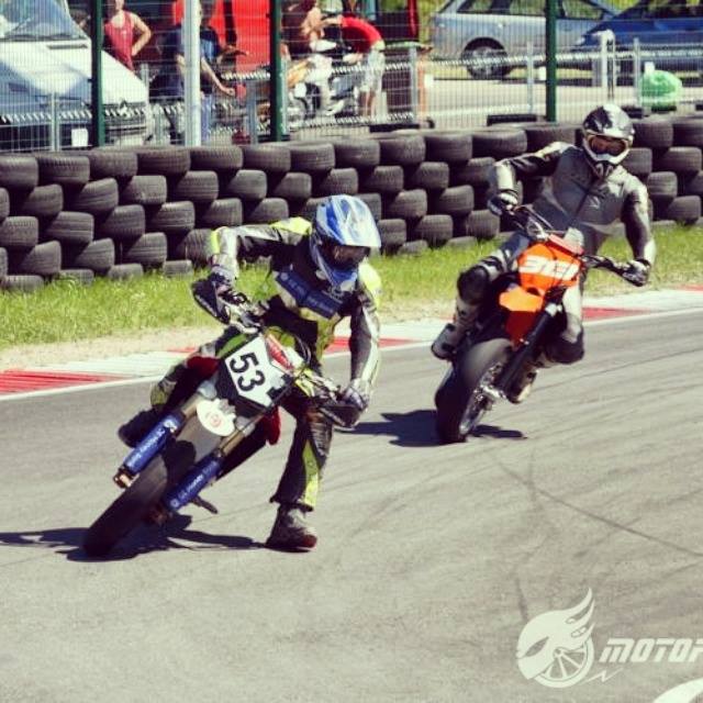 SupermotoBanda's tweet photo. Track Time! #supermotard #motard #rideallday #braaap #wheelietime #pimpstarlife @Pimpstarlife #husqvarna #ktm #crew https://t.co/s3H2KnVXQ1