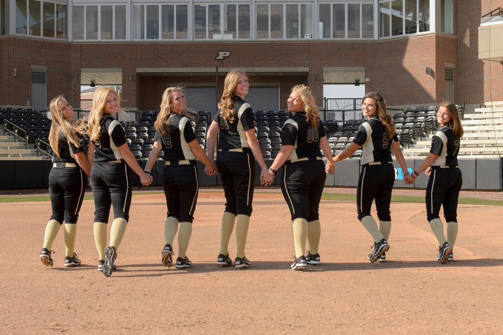 smashley_4's tweet photo. Today is the day we celebrate this great senior class! Come watch them play their final home game today at noon! 🚂💨 https://t.co/sLWnKHLS4G