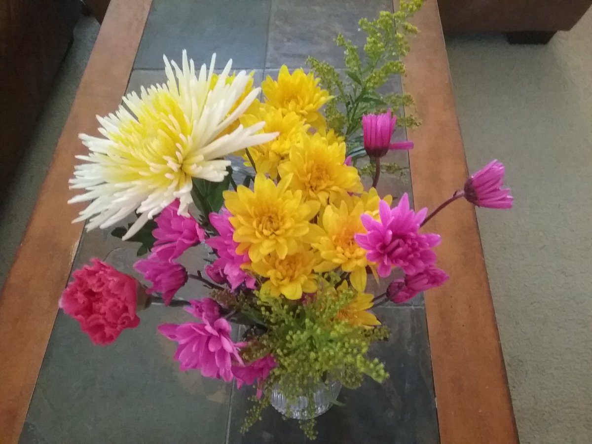 mommegator's tweet photo. 😊💗☕Flowers & coffee ☕ from my boys. #happymothersday 💗✌#haveasafe beautifulday https://t.co/S24pz7QvsQ