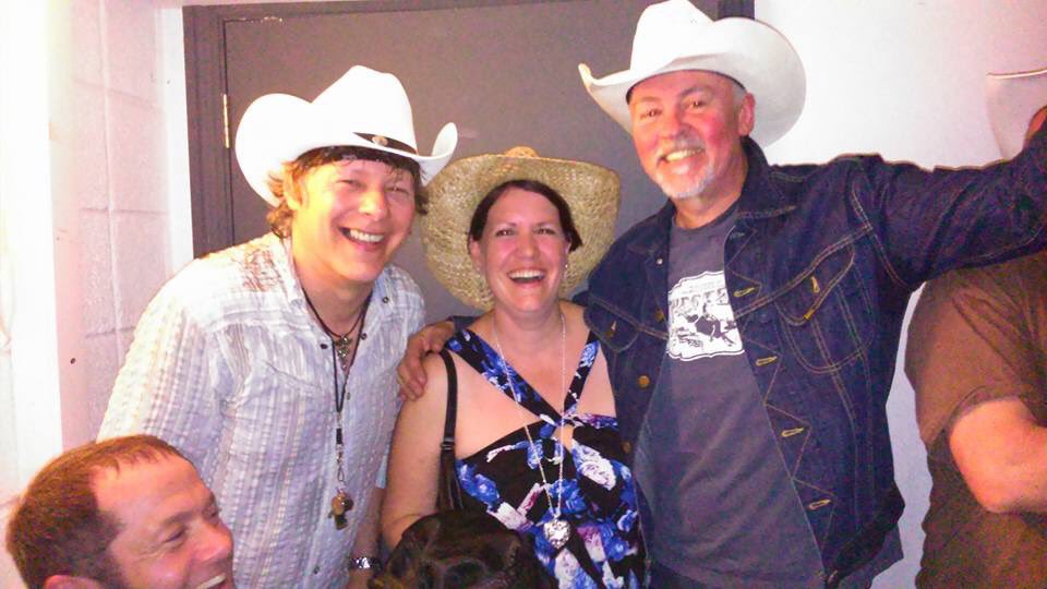 Cookz160's tweet photo. @PaulYoungParlez The Wife meeting her idol https://t.co/4VlhdbUsly