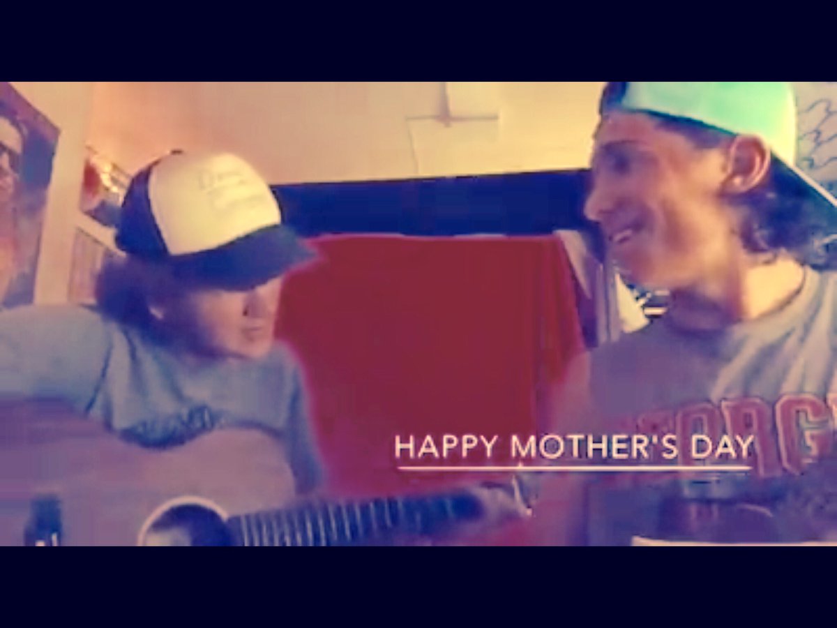 special_k_ray's tweet photo. @Rob_RayIII @TheRealWKW sing #happymothersday to Moms-https://t.co/U5VIHw5WNL @kimcdaniel @ccr034 https://t.co/xB4r6vIqO0