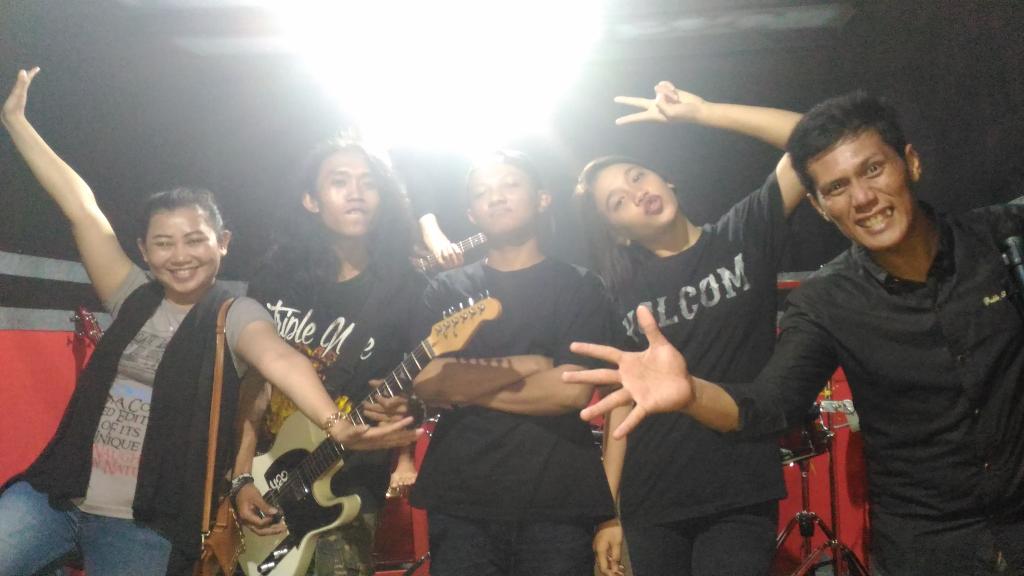 the night at Gelatiq Studio <a href="/Vrhay_N_Boon/">Boon Jazz</a> <a href="/vrhay/">Vi E Rhay</a> <a href="/aphiital/">Aphiit Soulproject</a> <a href="/Bimantara_27/">Bima</a>