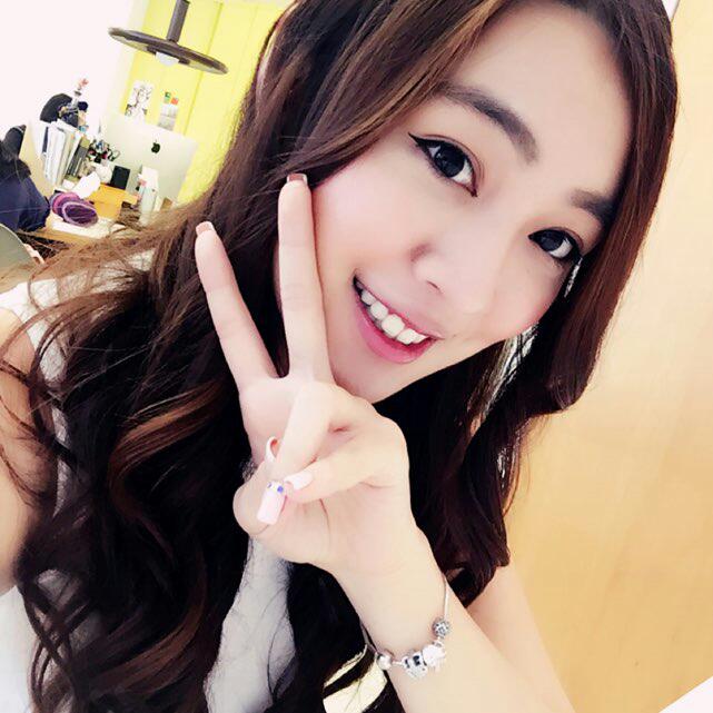 Candice19971213's tweet photo. 我在17發現這個直播，快來看！母親節大家都做了些什麼呢？ㄆ  https://t.co/ENJvhveCxs https://t.co/LvaSMMQyfg