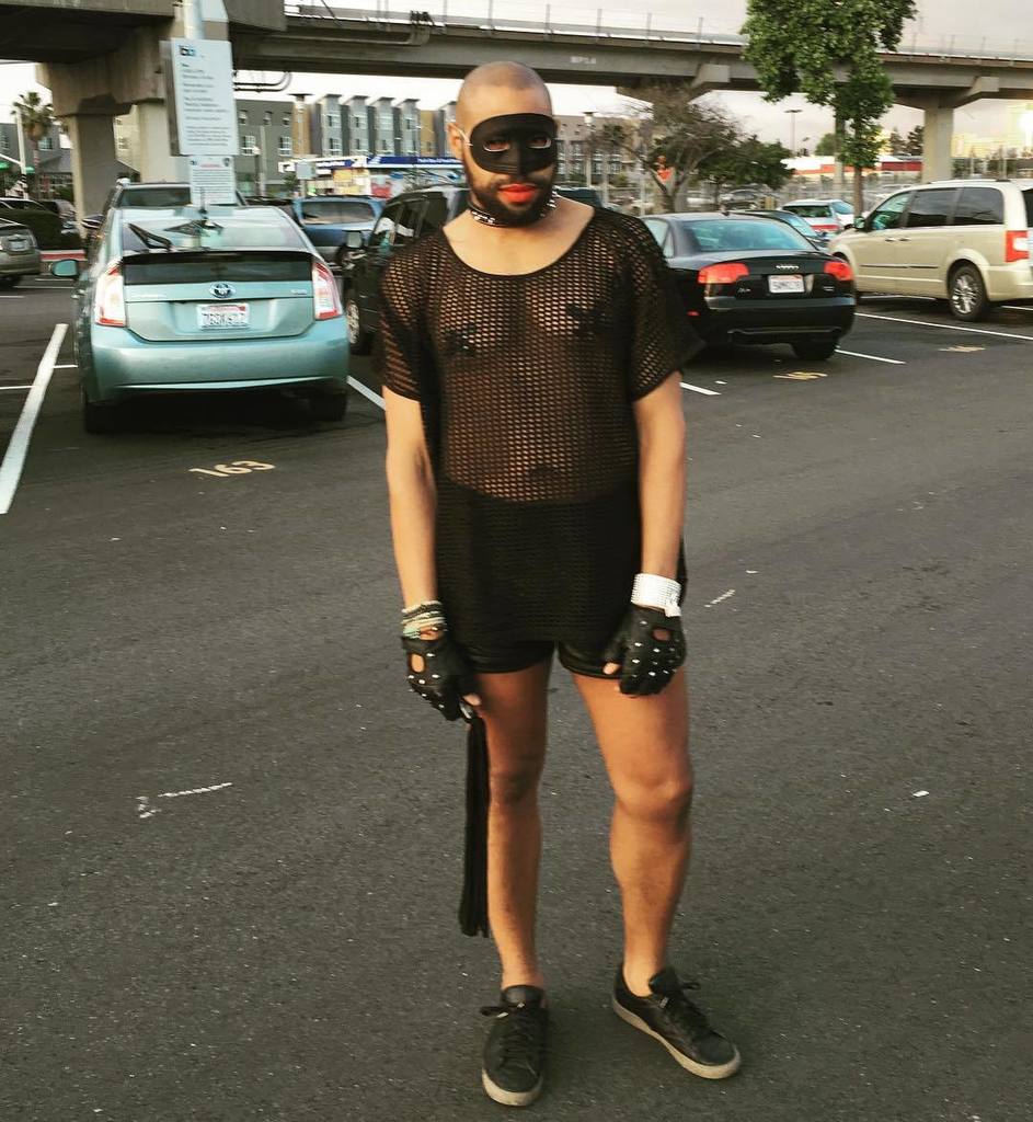 warriorsselfie's tweet image. #antiworldtour #concertlook #redlipstick 👄#shinebrightlikeadiamond #stickandstonesmaybreakmybonesbutchainsandwhipse…