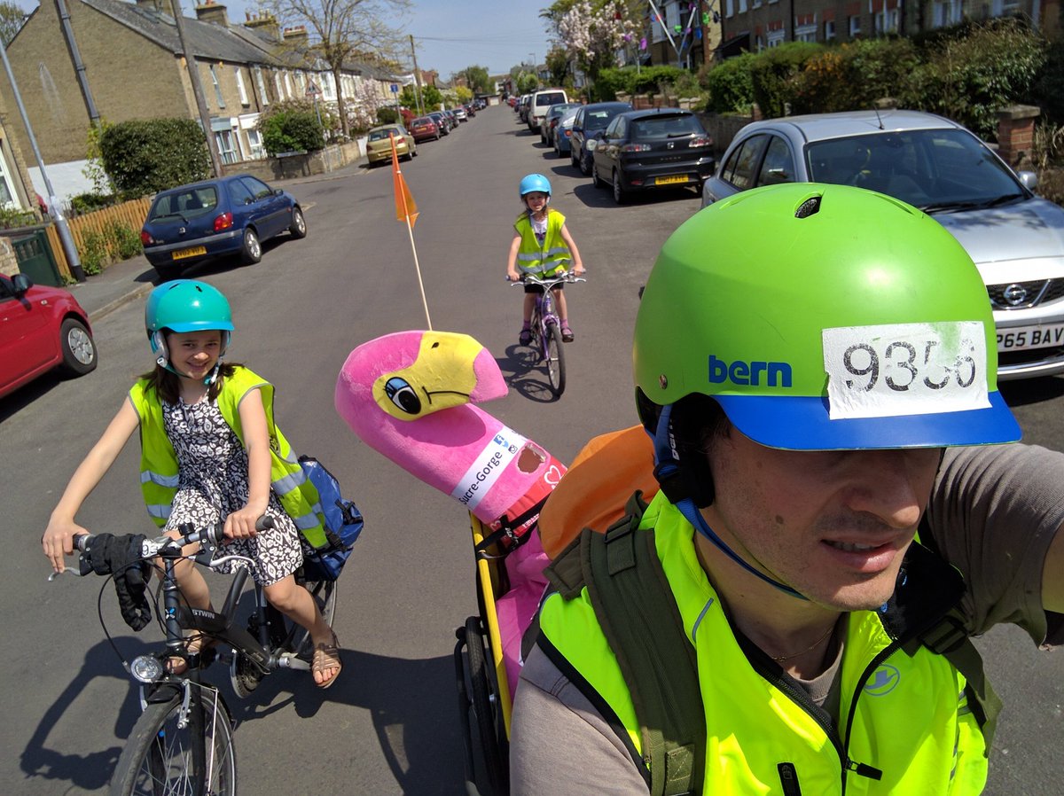 SucreGorge's tweet photo. 👨‍👩‍👧‍👧🚴 to @WingsforLifeUK 🏃 with my:
✔ 7yo 👧
✔ 10yo 👧
✔ Flamingo 🐦
Cheering👏🙋🙌👍
@UKCycleChat @UKRunChat @camcycle https://t.co/QPhvj5Yz4s