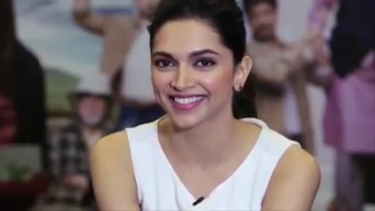 deepikasbae's tweet photo. "They related so much with me that they wanted to adopt me" #ChatWithPiku 1 Year of Piku π https://t.co/e7O6us2hhg