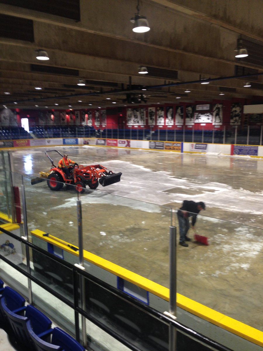 klrec's tweet photo. 12 hours after the game @KLGoldMiners #DHCup2016. Getting ready for the Home Show @CJKLFM https://t.co/XwqKLB7Obt