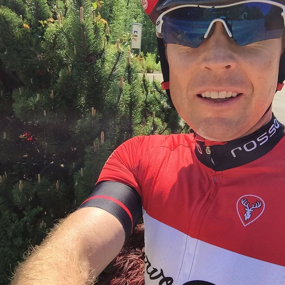 CervoRosso's tweet photo. What's the selfie etiquette when it comes to promoting your own brand?😊#ceoselfies #suffer… https://t.co/HLlZ74MBd2 https://t.co/E5U6Ndoff2