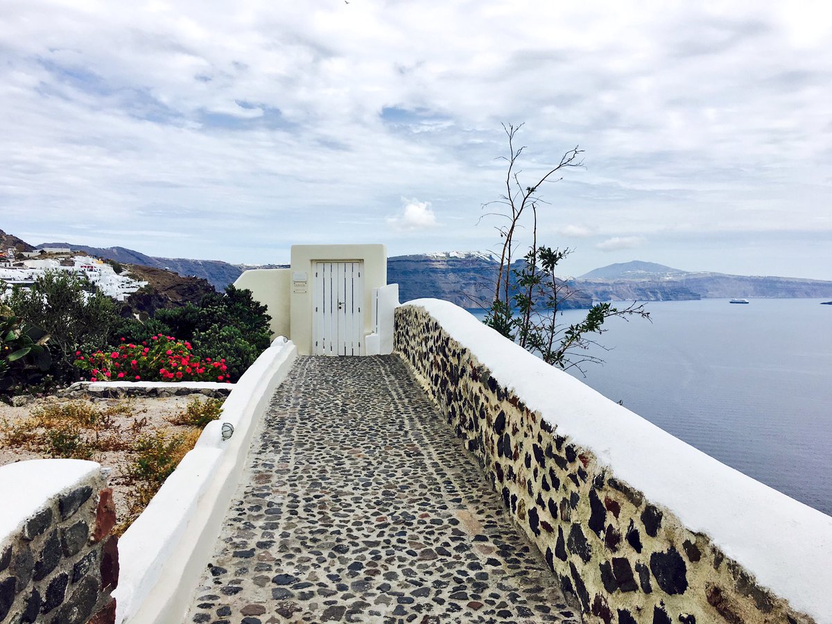 MarandaPleasant's tweet photo. Giving birth to Freedom, beauty and love. We are all mothers and creators. Love from Greece #MothersDay #Oia #Greece https://t.co/O9RoOPkUfd
