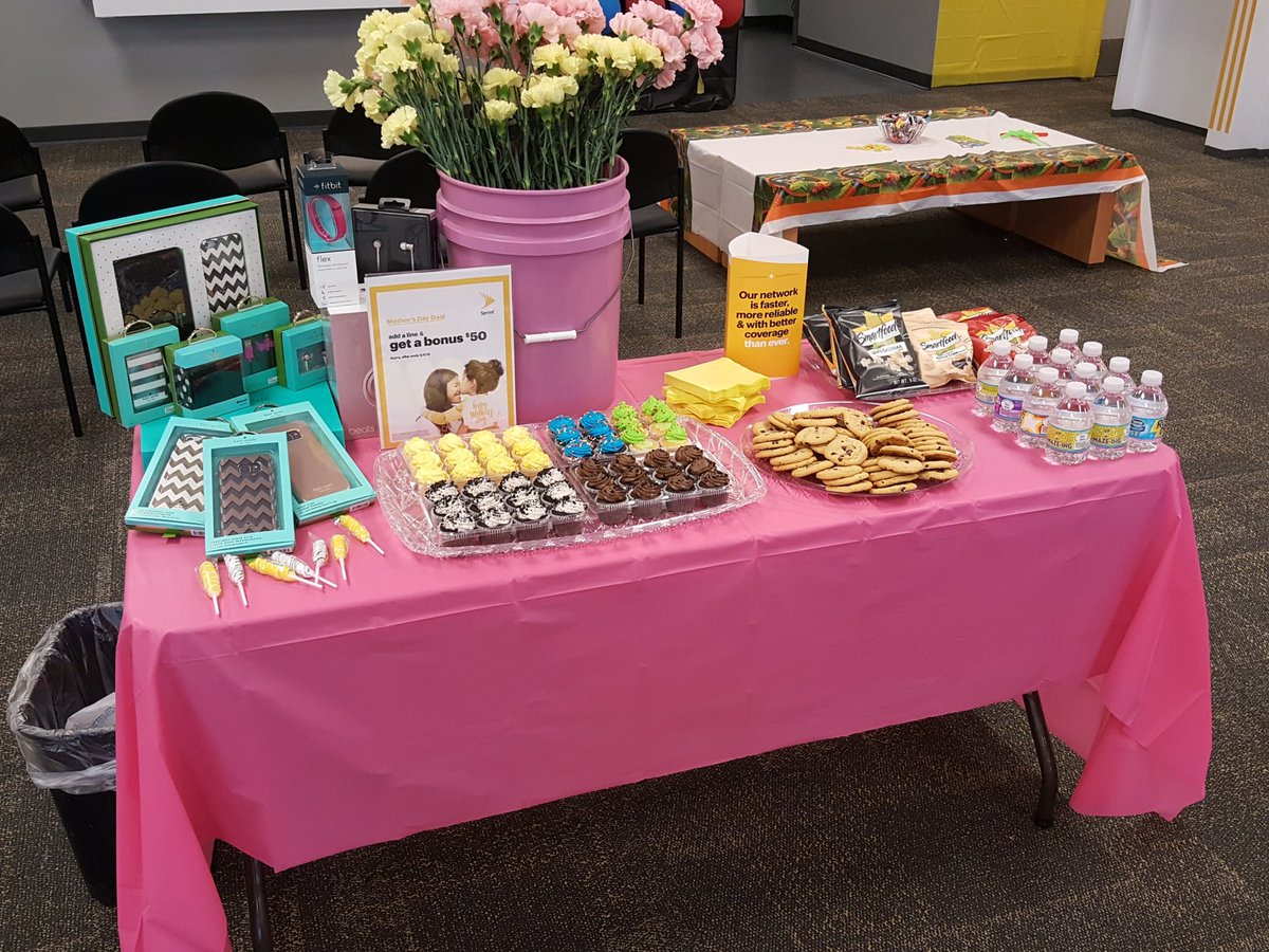 347Sprint's tweet image. Come on over to @347Sprint for some sweet treats and sweet deals for MOM!!! @JosephSmithers1 @HollyJoyRamos