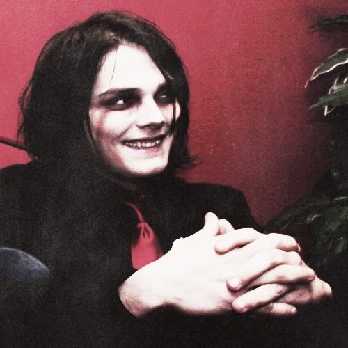 DarkGerarrd's tweet image. Gerard Way
-creepy stalker 
-strict dom
-sv, single 
RT?