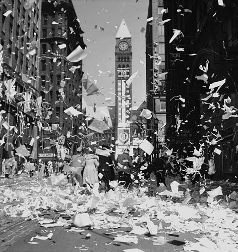 LibraryArchives's tweet photo. May 7–8, 1945: Nazi Germany surrenders, Allies celebrate! Celebrations in #Toronto https://t.co/qNQg5WmNWb https://t.co/nhZxuxedTM