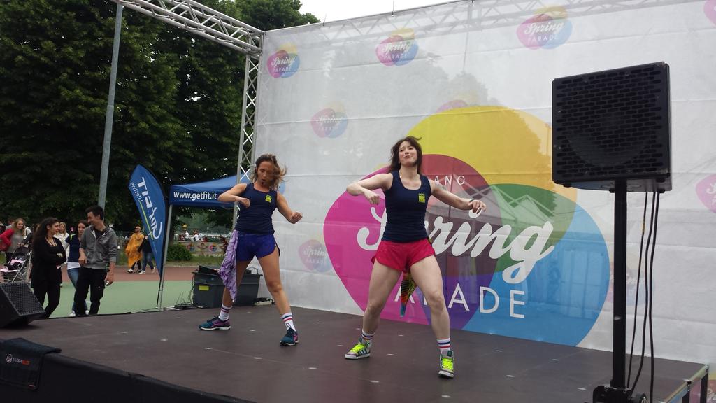 MatteoScorza1's tweet photo. Spring Parade....GetFIT Zumba....Nadia e Antonella fanno cose meravigliose. ..vieni ad allenarti con noi e con Slave https://t.co/f6VjG9YX2Y