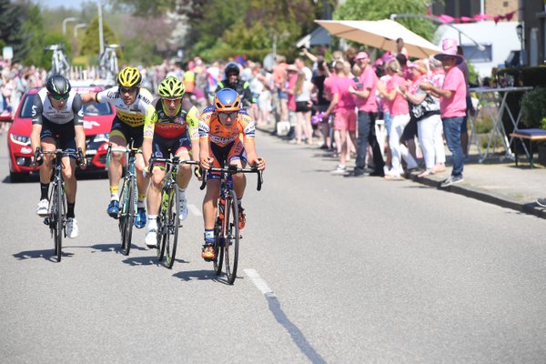 DN_deportes's tweet photo. #Ciclismo | Julen Amézqueta ha estado a punto de vestirse la 'maglia rosa' en el #Giro https://t.co/0TUBSO8sF2 https://t.co/qpZwjztbrE