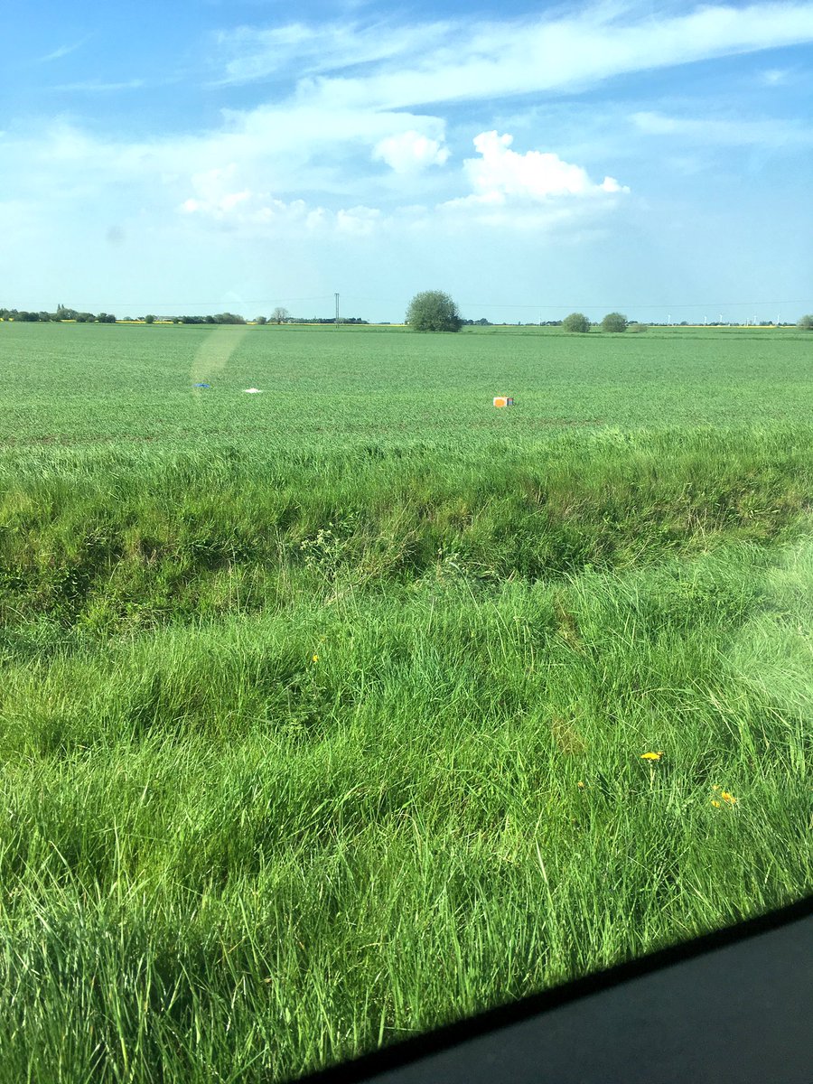 e3SpaceProgram's tweet image. #HermesII spotted through the car window as we drove past! #spaceballoonlive