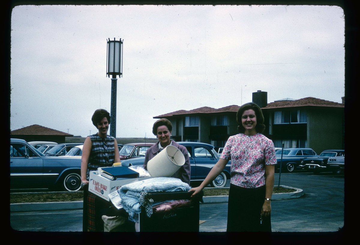 <a href="/UCIrvine/">UC Irvine</a> mom's have always been the best! 💙💛 this 1965 pic of moms on #MoveInDay <a href="/UCIHousing/">UCI Housing</a> #MesaCourt <a href="/UCIrvine/">UC Irvine</a>!