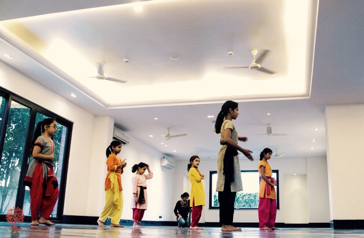 NatyaTarangini's tweet photo. Dance can elevate not just body & spirits, but the community & perhaps more. #kuchipudi #bootcamp #concludingday https://t.co/BmRXSvZGu8