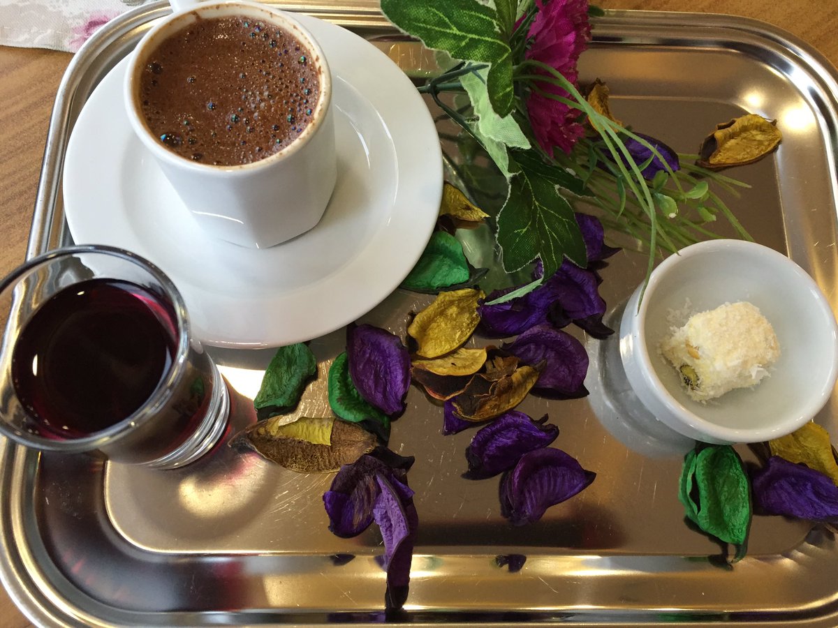 Bizde bi kahvenin 40 yıl hatrı vardır