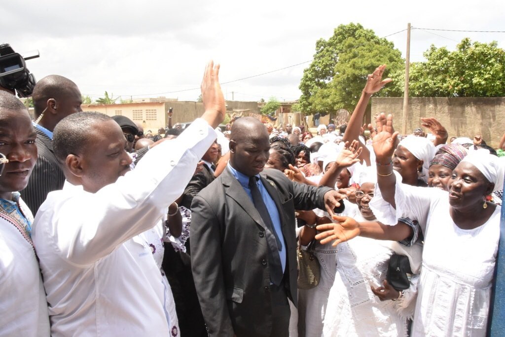 SOROKGUILLAUME's tweet photo. Ce matin à l'hôpital Général d'Abobo, remise de kits aux bébés nés ce 8 Mai. Explosion de joie. https://t.co/Clgj6P5c8D