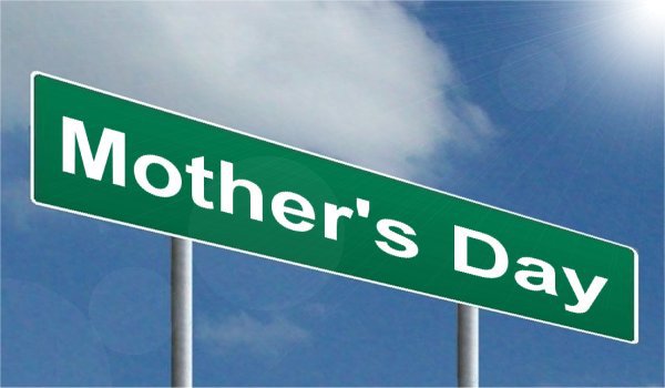 The Pressure of Mother’s Day checkingbackpacks.wordpress.com/2016/05/08/the…