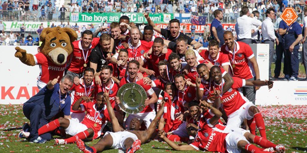 KNVB's tweet photo. Het feest van de kampioen in 4 foto's! #PSVkampioen https://t.co/xORi9jT9uP