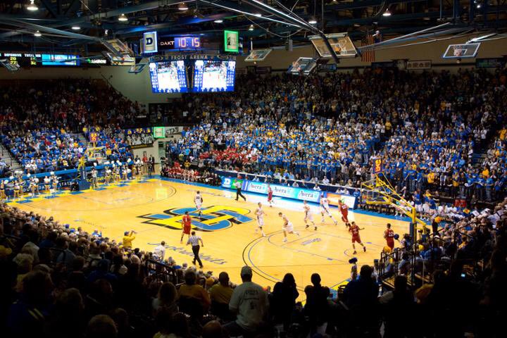 BracketBattles1's tweet photo. Best College Basketball Arena
• ROUND OF 32 •

RT ~ SDSU
Fav ~ Indiana https://t.co/iqMaaWiW5g