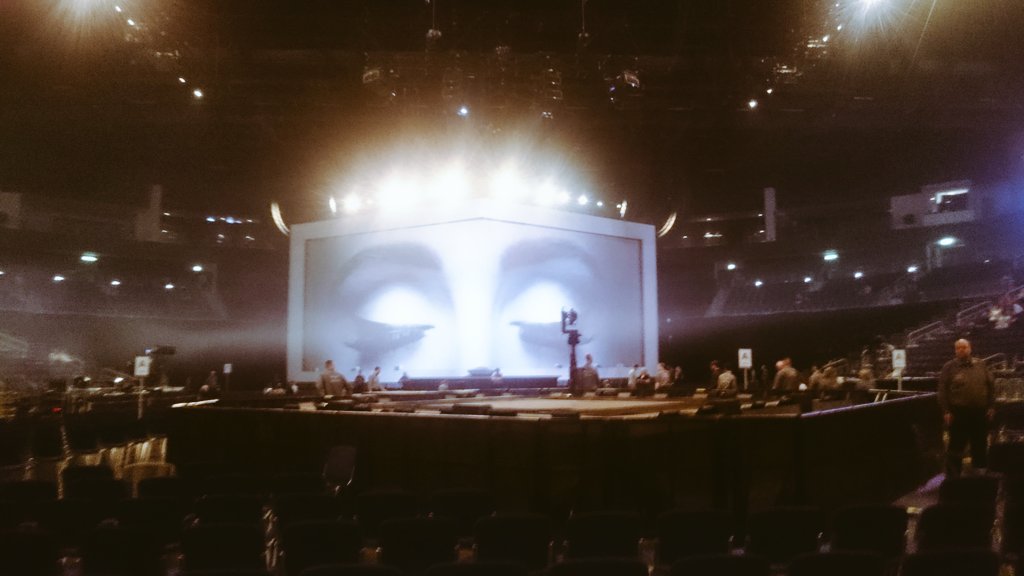 Elton John is playing while I wait for #AdeleBerlin :-) #Adele #AdeleLive2016 #AdeleTour