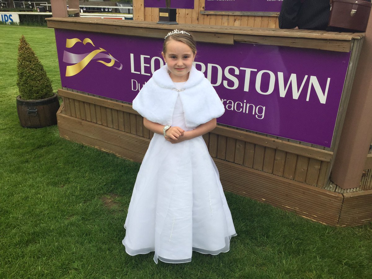 Gorgeous little Erin Kalleen decided she wanted to spend her Communion day <a href="/LeopardstownRC/">Leopardstown RC</a> 😀 #Adorable