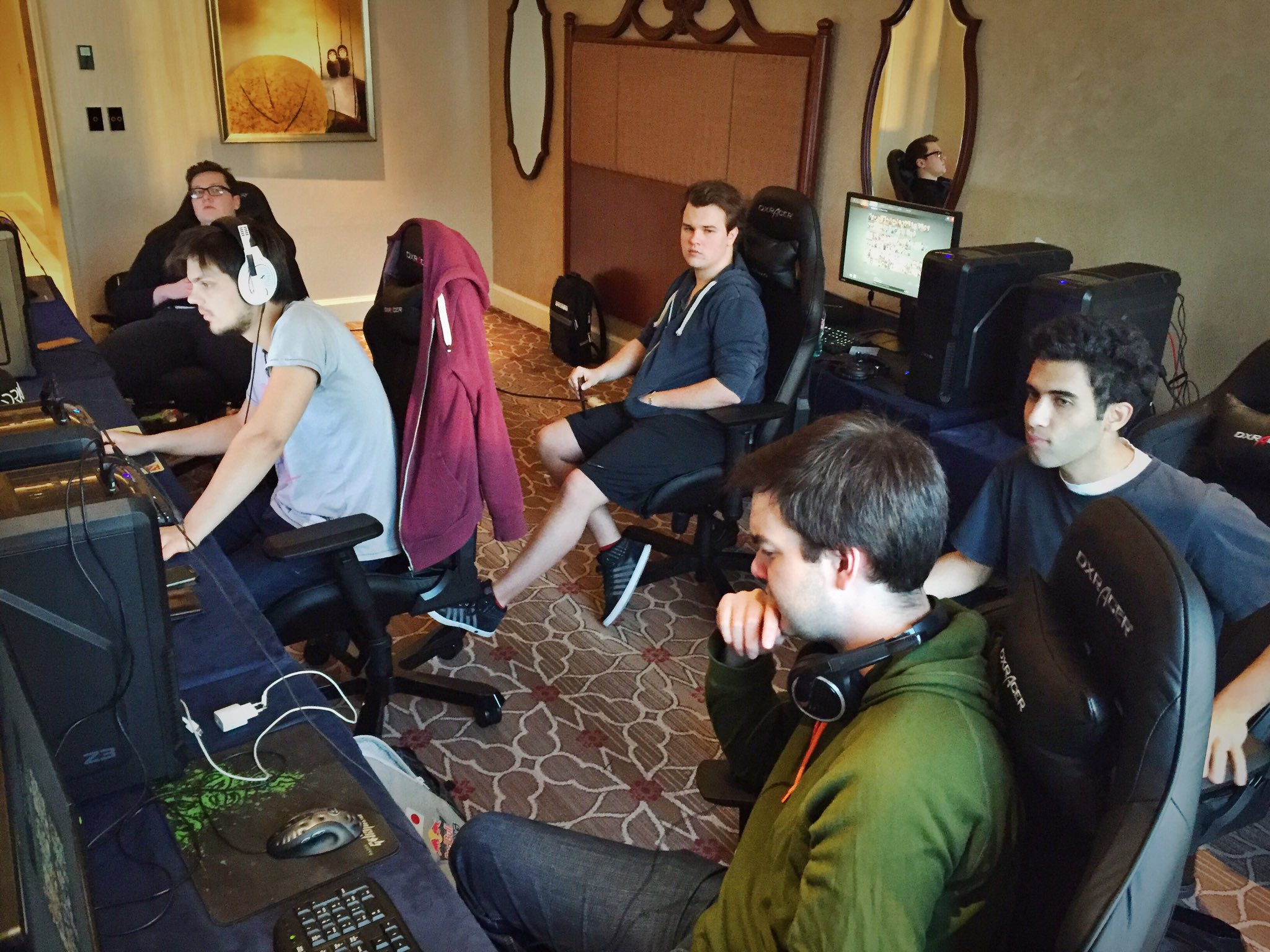 Ch8vC_tUgAAPwSw.jpg:large