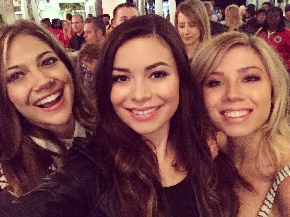 MirandaCosgrove tweet picture