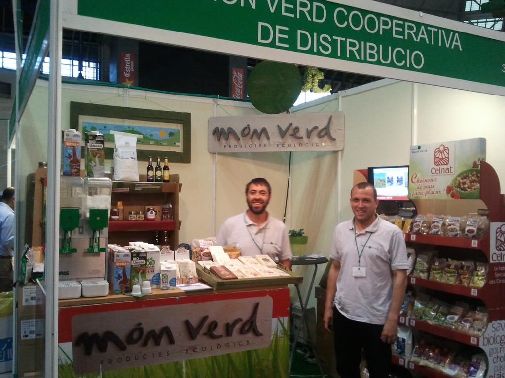 MonVerd_coop's tweet photo. A una hora de cloure l'edició @biocultura #Barcelona Encantats d'haver atansat el plaer bio a tantíssima gent! https://t.co/PYahHA3nMn
