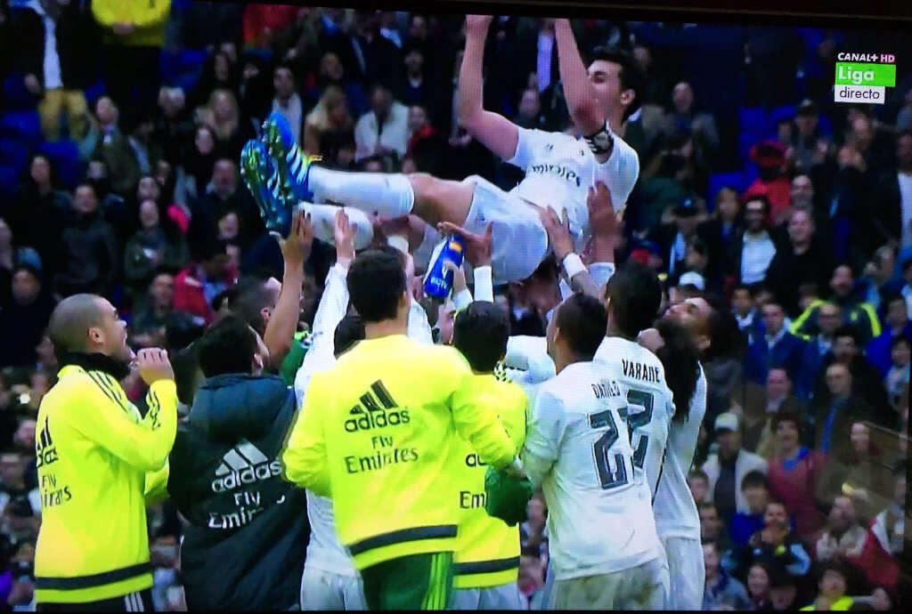 DonLukaModric's tweet photo. Gracias Espartano. @aarbeloa17 https://t.co/ufOtak1dwJ