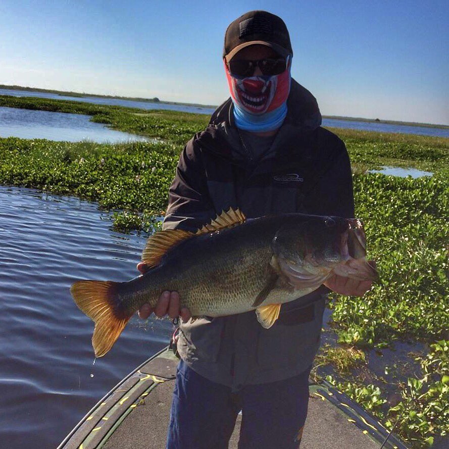 Steve Forsell with a 10.05 pounder! Wild card round is a week away out of slims on lake okeechobee!